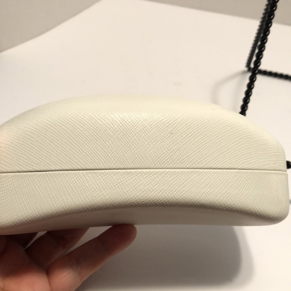 Michael Kors white hard shell sunglasses case - Picture 4 of 9